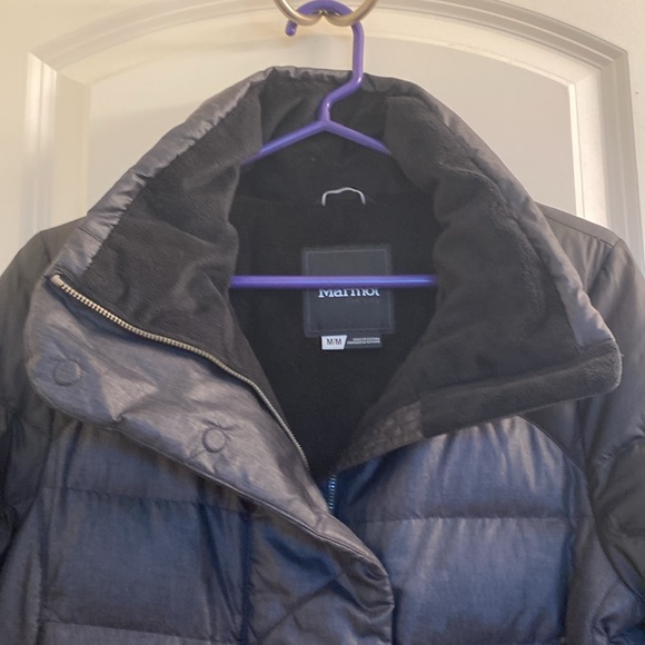 Marmot insulated coat. Water resistant gray pattern exterior, plush black lining - Picture 4 of 4